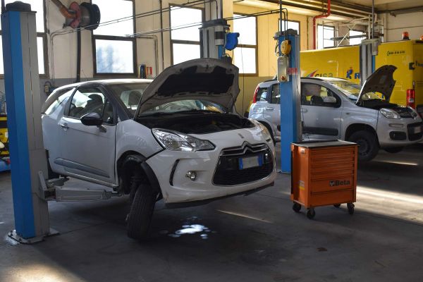 Officina meccanica
